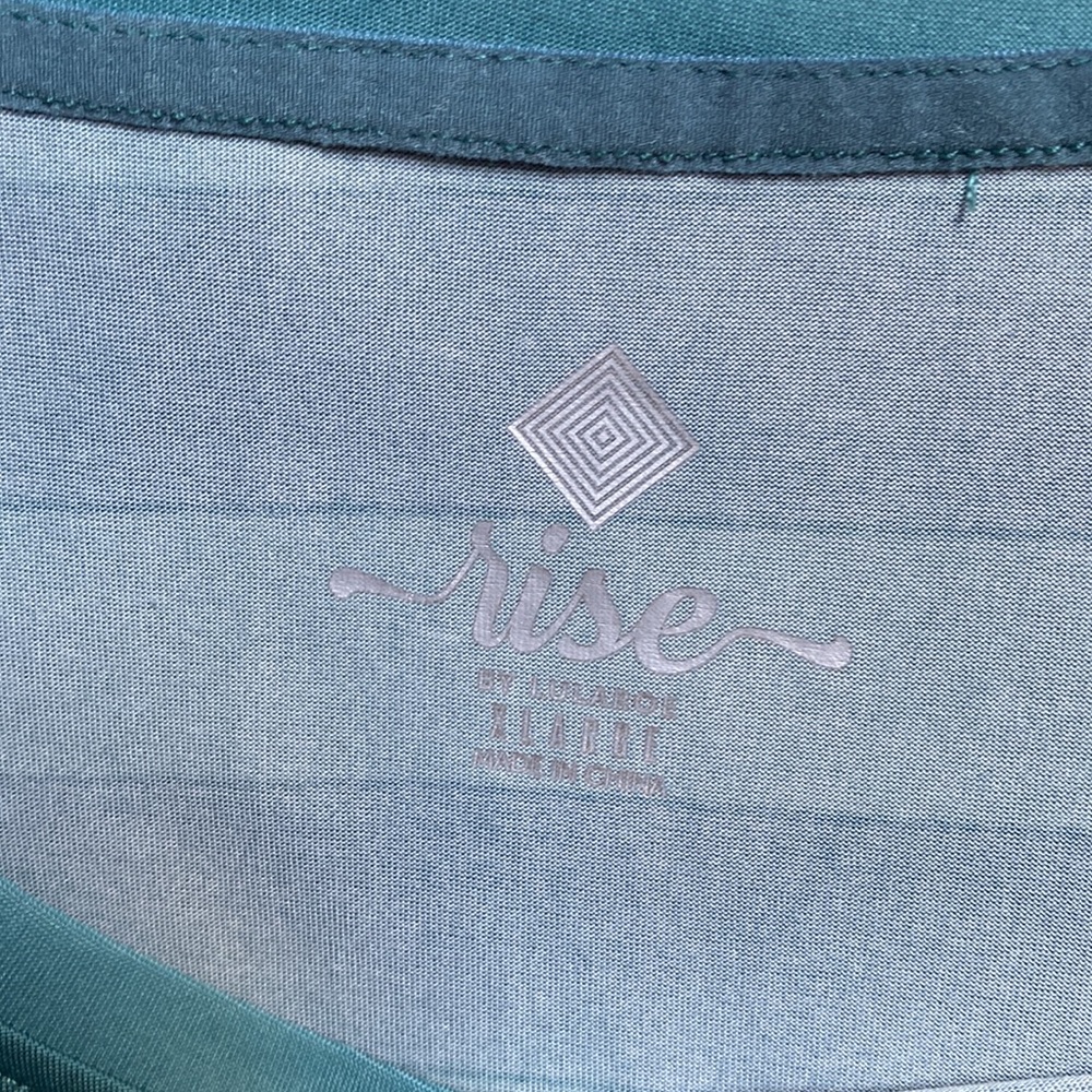 Lularoe Rise top - Picture 2 of 2